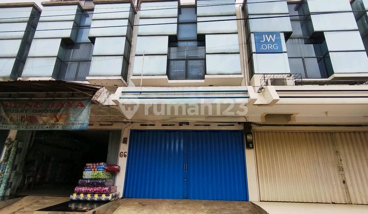 Cheap 3-Story Shophouse in Taman Cibodas Tangerang, Neat Condition Cheap 3-Story Shophouse in Taman Cibodas Tangerang, Neat Condition