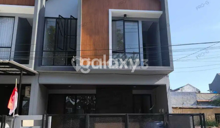 New modern 2-story house for sale in Manyar, only 1 unit left.