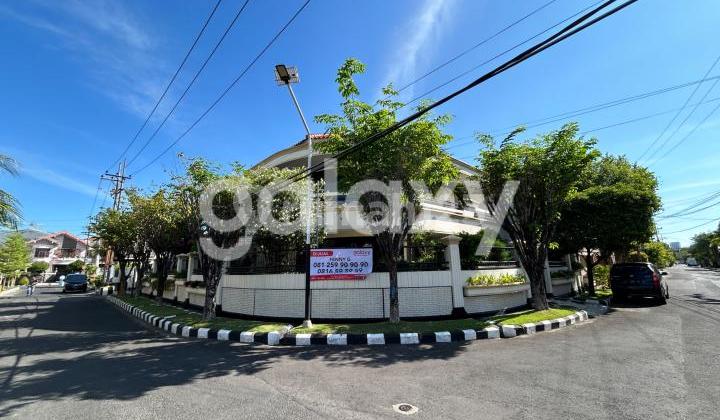 Manyar Kertoarjo House Strategic & Premium Location near Shopping Center Manyar Kertoarjo House Strategic & Premium Location near Shopping Center