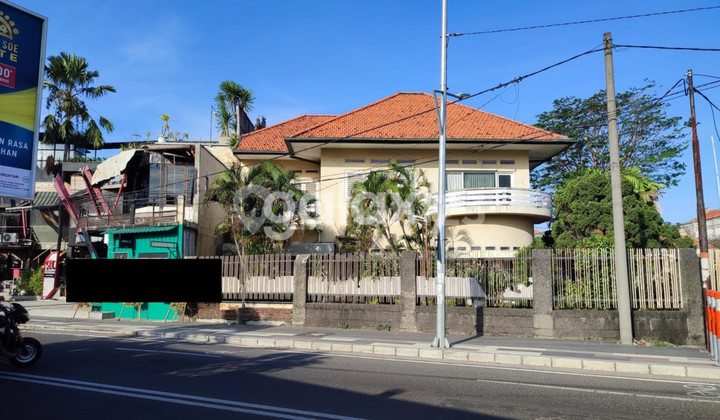 House 0 main road strategic suitable for business or office. 2