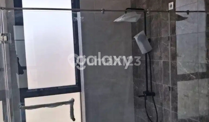 baru gress istimewa rumah bangunan mewah manyar lokasi strategis 2