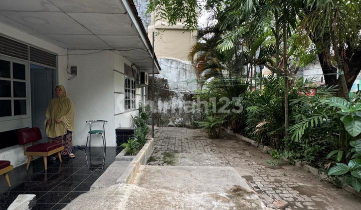 For Sale House on Mount Merapi Road Axis - Makassar 2