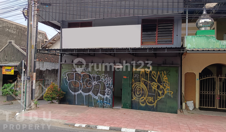 Two-Story Commercial Space for Rent in Jogja, near Alun-Alun Kidul, Pojok Beteng Kulon, Pugeran Church, Ngasem Market, close to PASTY, Gading Clinic, Pratama Hospital, Day Trans.