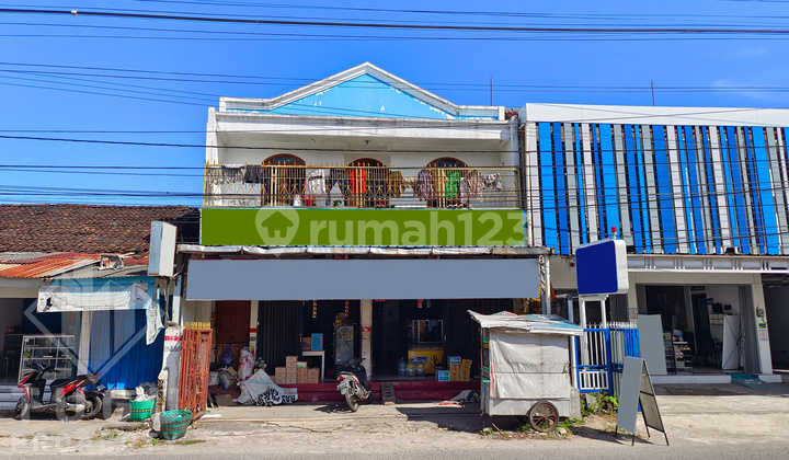 2-Story Shophouse for Sale in Jogja Banguntapan, near Bantengan Market, Hardjolukito Hospital, close to JEC, PLN Gedongkuning, BPJS Office Gedongkuning