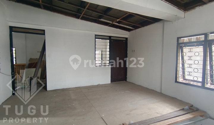 Two-Story Commercial Space for Rent in Jogja, near Alun-Alun Kidul, Pojok Beteng Kulon, Pugeran Church, Ngasem Market, close to PASTY, Gading Clinic, Pratama Hospital, Day Trans.