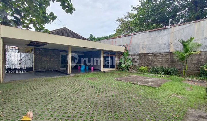 Rumah 1,5 Lantai Dijual Jogja Umbulharjo, Halaman luas, dekat Gembira Loka Zoo Bonbin, Pabrik Susu SGM Kusumanegara, SMKN 5, Kampus 3 UTY, Balai Kota Jogja, PLN Gedongkuning, SMP Pangudi Luhur PL, RS Happy Land