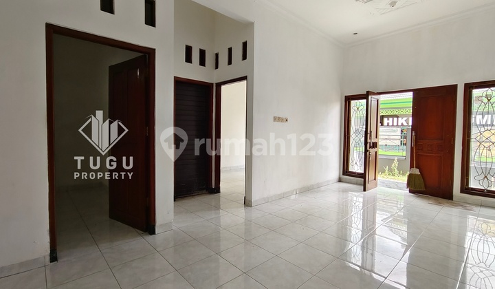 Rumah 6 Kamar Tidur Disewakan Area Jakal-Palagan Jogja, Pinggir Jalan Besar, Cocok untuk Kantor, dekat Kampus STIM YKPN, Hotel Hyatt, Gereja Banteng, Masjid Suciatii, Sekolah Al-Azhar dan YIS 1