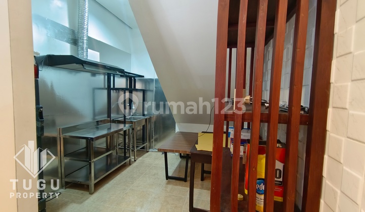 Attached Full Furnished Shop House for Sale in Ngampilan Jogja, 10 meters front width, near Malioboro, Tugu Station, North Square, PKU Hospital, Ngabean Parking, Bakpia Pathuk. 2