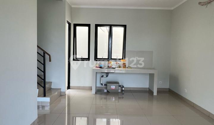 House in Regia Cluster Summarecon Crown Gading 2