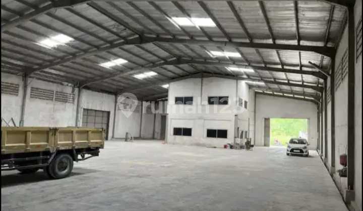 Warehouse for Rent in Tangerang Near Airport, Can Hold 40-foot Containers
