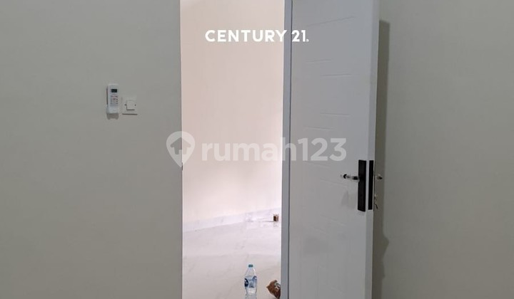 Dijual Rumah Cantik Siap Huni Bangunan Mandiri Depan Taman