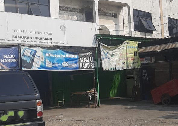 9-Door Shophouse and 80-Room Boarding House Near SGC 9-Door Shophouse and 80-Room Boarding House Near SGC