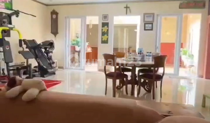 Di Jual Cepat Rumah Besar Semi Furnished di Lippo Cikarang 2
