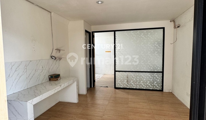 Nice Ready-to-Occupy Semi-Furnished House in Lippo Cikarang 2