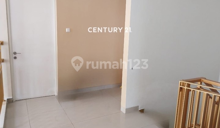 Rumah Bagus Furnish 2 Lantai di Podomoro Karawang 2
