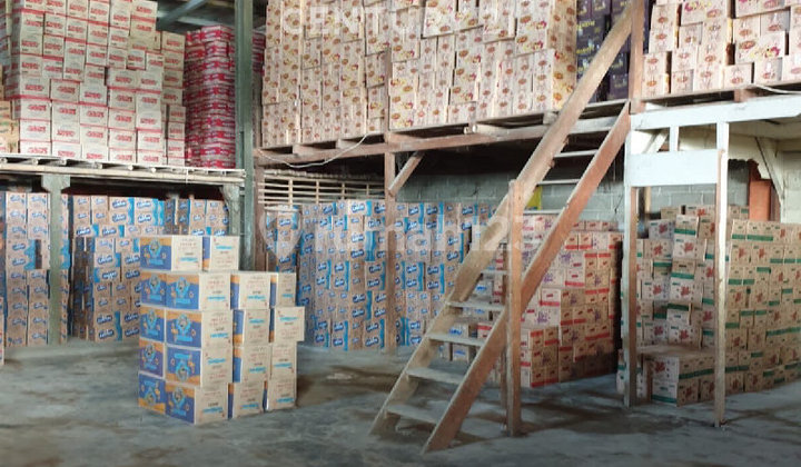 Warehouse in Rengas Dengklok Behind the Market, can also be used for business.