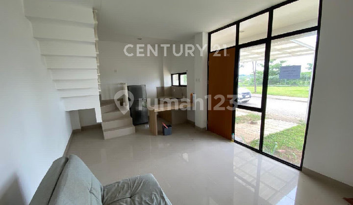 Rumah Siap Huni Hoek di Cluster Rotterdam Jababeka