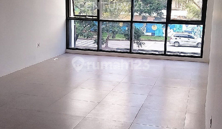 Ruko Uptown 3 Lantai Tempata Sangat Strategis Ruko Uptown 3 Lantai Tempata Sangat Strategis