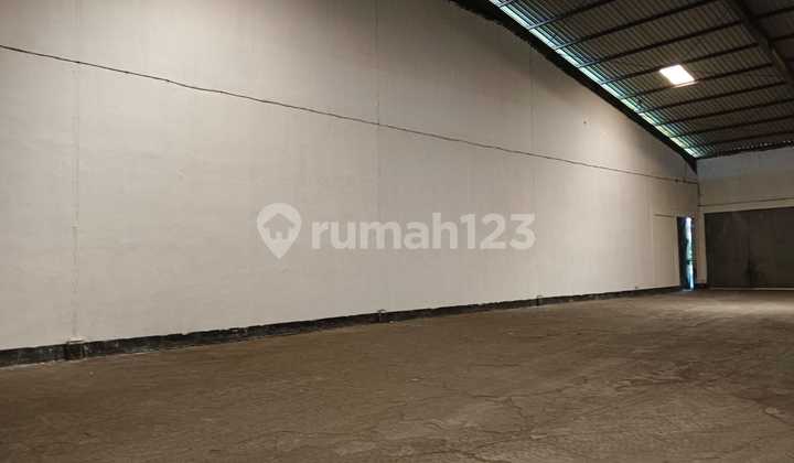 Warehouse for rent on the main road near Baros Cimahi Toll Road. Warehouse for rent on the main road near Baros Cimahi Toll Road.