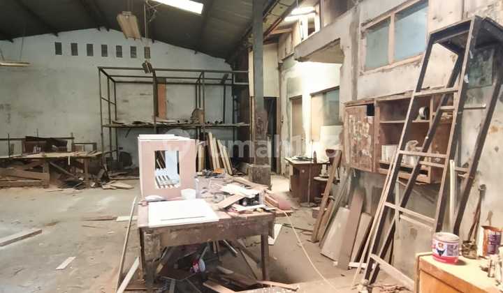 RENT workspace /Warehouse Pasteur wing