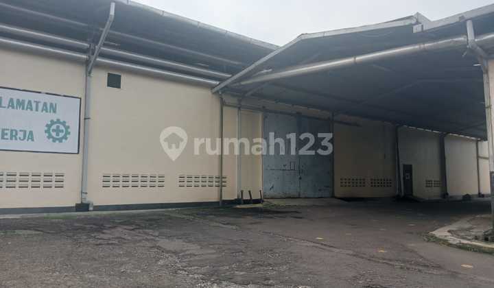 Warehouse for rent on the main road near Baros Cimahi Toll Road. Warehouse for rent on the main road near Baros Cimahi Toll Road.