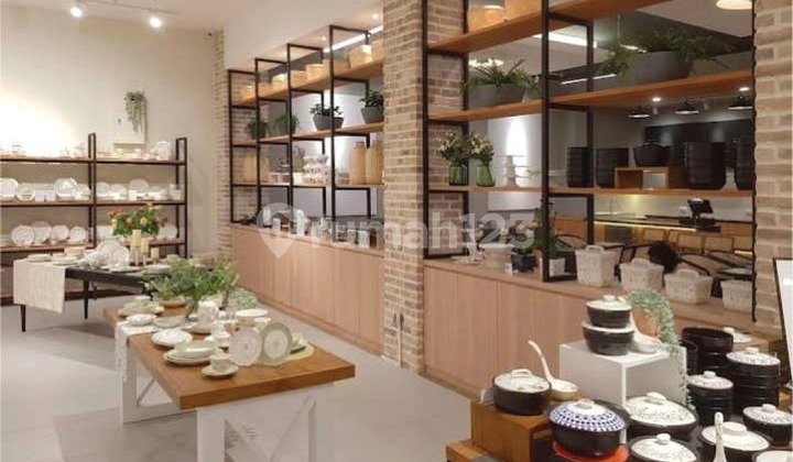 For Rent Building / Commercial Space Suitable for Restaurant/ Cafe in a Very Strategic Area in Setrasari Region For Rent Building / Commercial Space Suitable for Restaurant/ Cafe in a Very Strategic Area in Setrasari Region