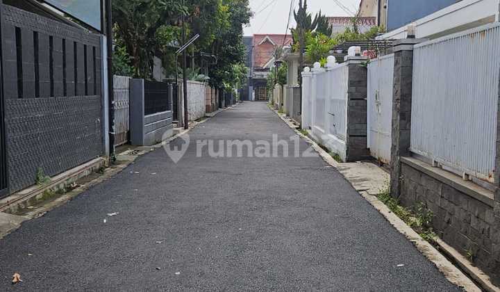DISEWAKAN RUMAH CANTIK 2 LT  SEMI FURNISHED pusat kota bandung