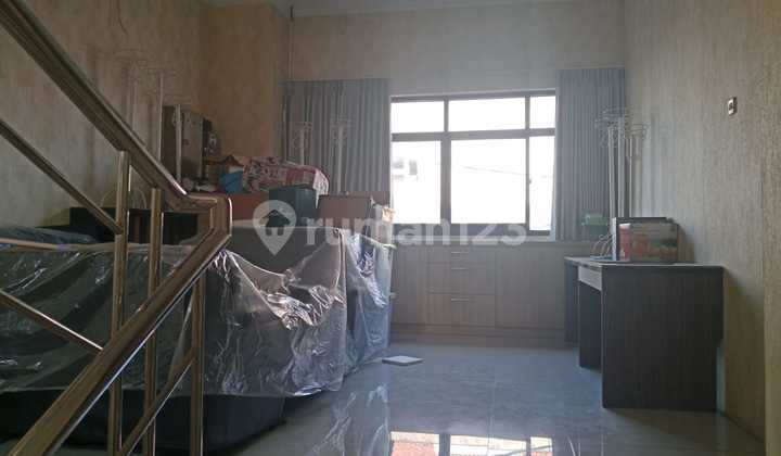 FOR SALE: STRATEGIC SHOPHOUSE HOOK IN KARAWANG CITY CENTER, EASY ACCESS, EAST-NORTH FACING