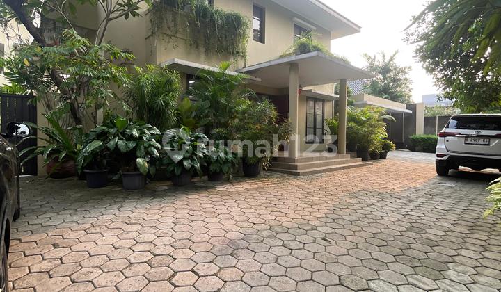 Cipete 3-Story House 921 Meters