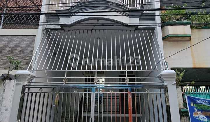 Teluk Gong 4.5x15 2 Floors, Carport for 1 Car