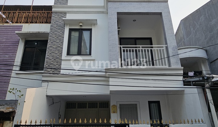 New 5x15 4-Story House, Front Area Near Main Road