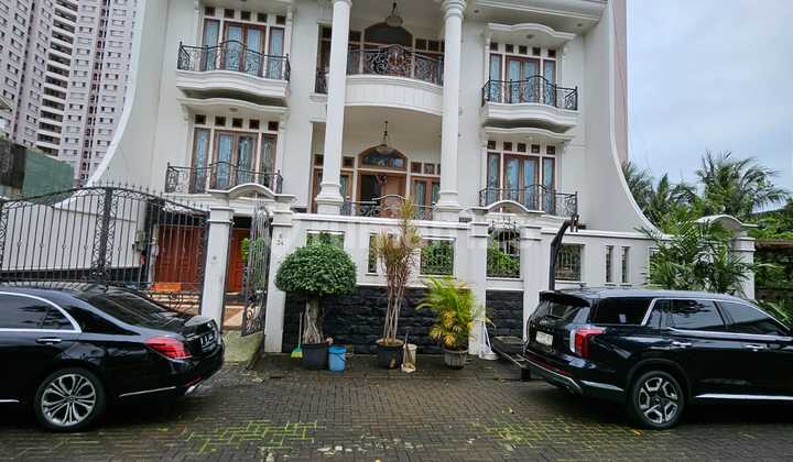 Juar Rumah Bagus D Villa Gading Indah