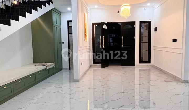 Rumah Modern New Semi Furnished Lokasi Strategis BSD, Tangsel