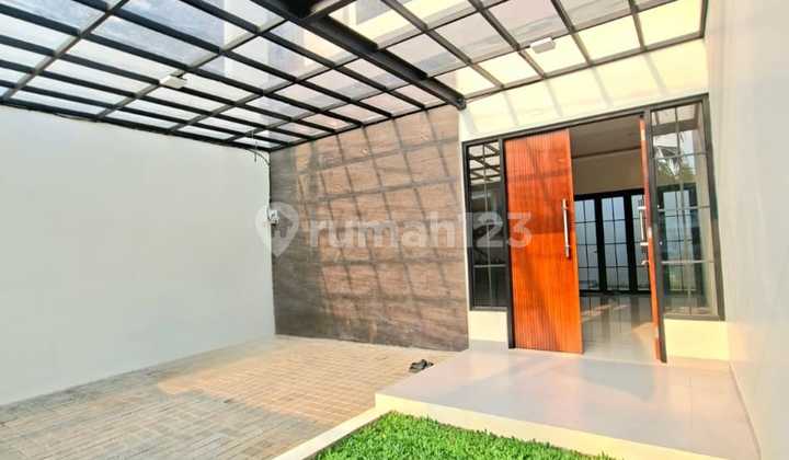 Brand New House Strategic Location in Graha Raya