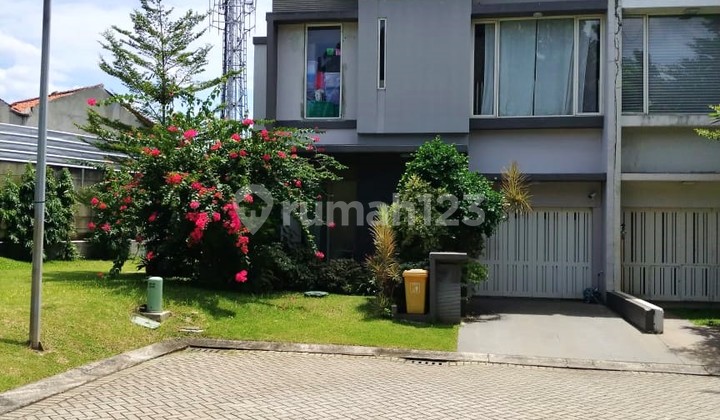 Semi-Furnished 2.5-Story House in Hook Position with Garden, Bintaro