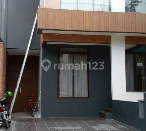 Rumah Bagus 2 Lantai Lokasi Strategis di Bintaro Jaya