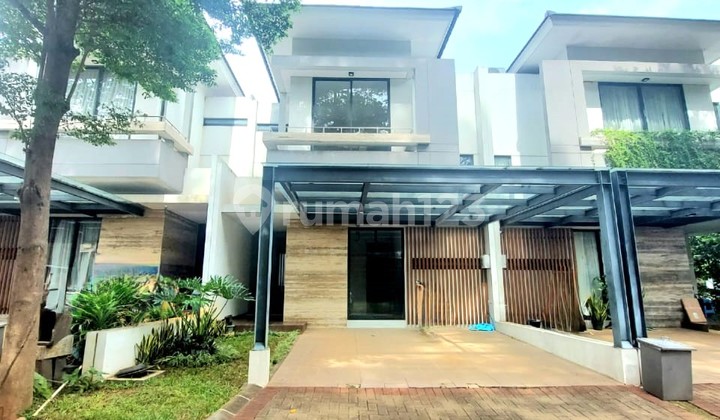 Neat and Ready-to-Occupy House with Garden and Kitchen Set in Bintaro