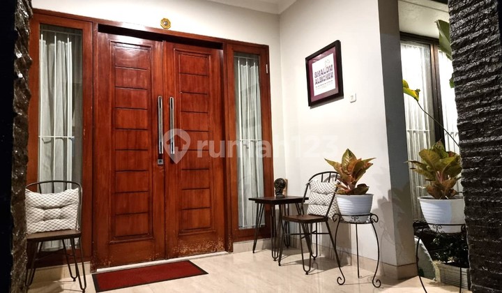Rumah Furnished Terawat Lokasi Premium Graha Raya 2