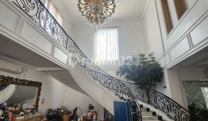 Rumah Bagus dan Mewah Bergaya Klasik di Pondok Aren