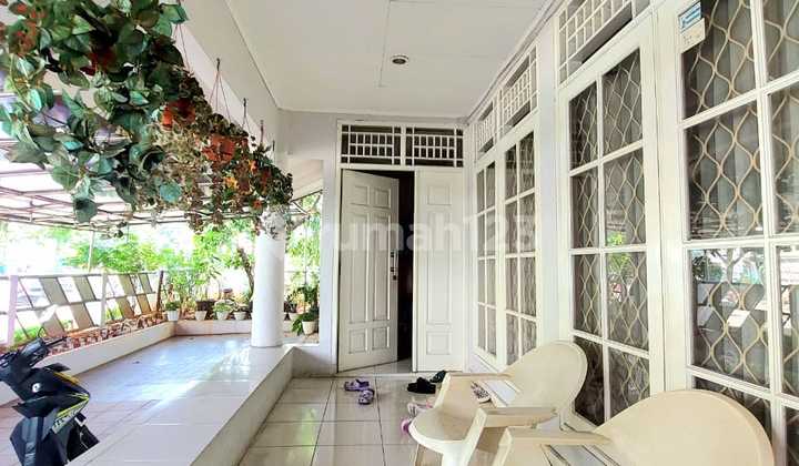 Rumah Vintage Lokasi Strategis Pinggir Jalan Raya Bintaro Jaya Sektor 9 Cocok Buat Usaha