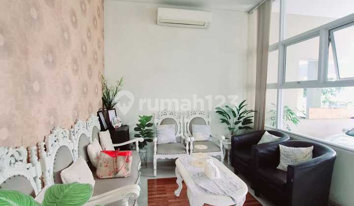 Front Garden Hook House Strategic Location Toll Road Access Parigi Front Garden Hook House Strategic Location Toll Road Access Parigi