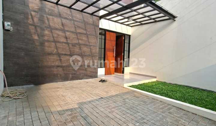 Rumah Brand New Lokasi Strategis di Graha Raya