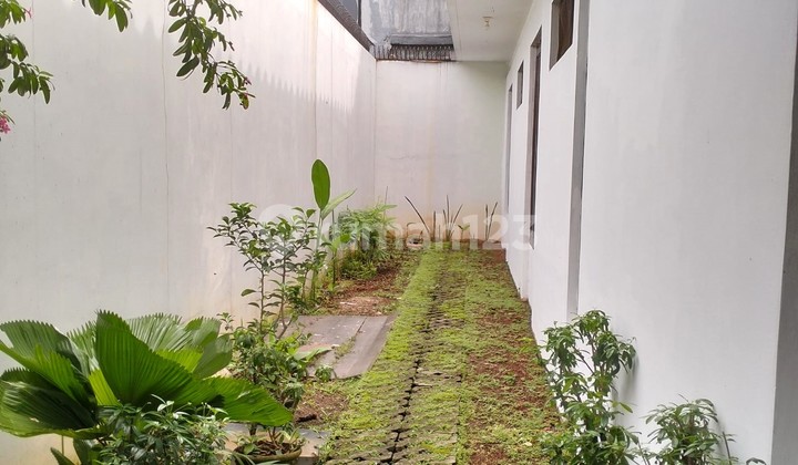 Rumah Luas Lokasi Strategis Cocok untuk Usaha