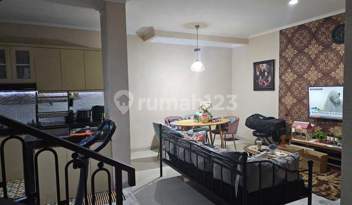 Rumah Bangunan 2 Lantai 3 Kamar Free Kitchen Set di Bintaro 2