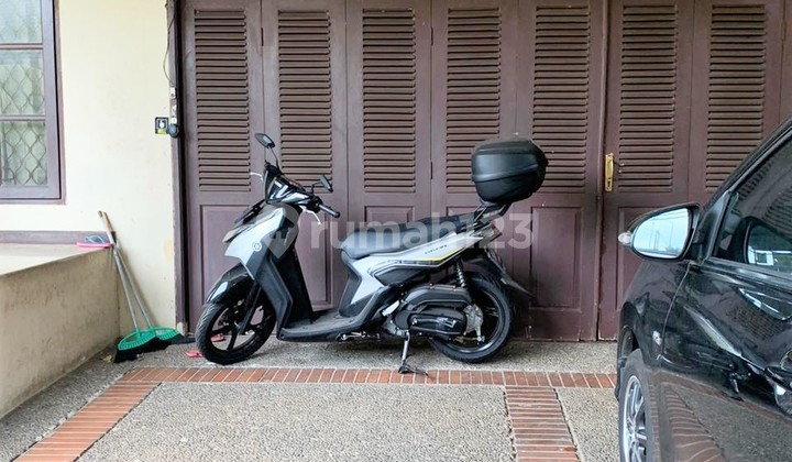 Rumah dengan Tanah Luas di Bintaro Jaya