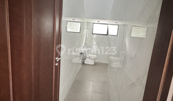 Rumah 2 Lantai Sertifikasi PPJB Dilengkapi Toren di BSD, Tangsel 2