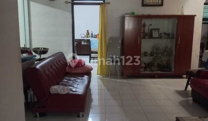 Rumah Bagus dan Asri di Jalan Bangka Raya