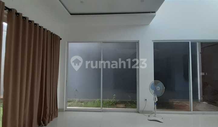 Rumah Rapih Siap Huni Hadap Timur SHM 2 Lantai di Bintaro Tangsel