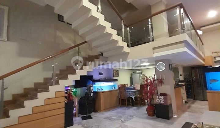 Rumah Minimalis 2 Lantai Lokasi Strategis di Graha Raya 2