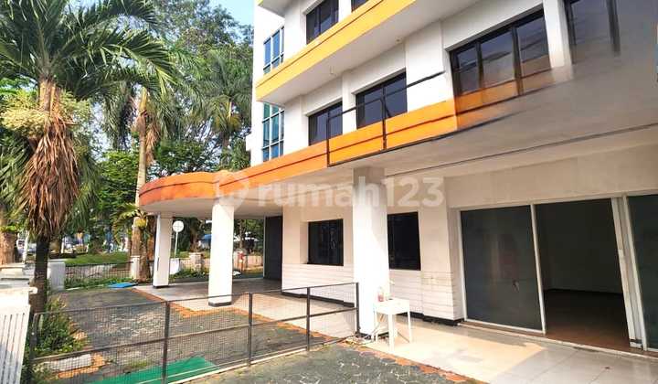 Rumah Hook Bisa Untuk Usaha Lokasi Strategis di Bintaro